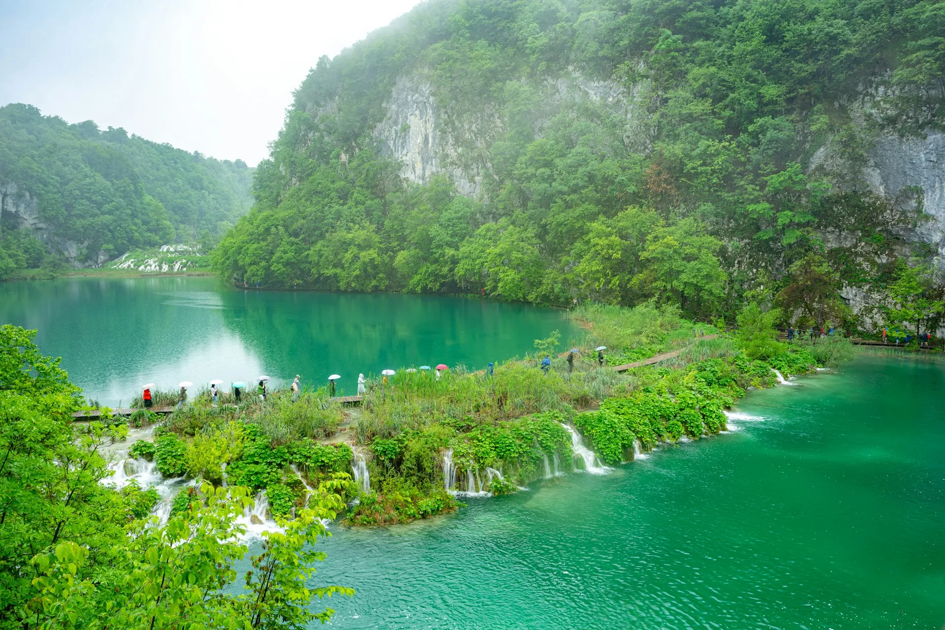 Kirándulás Plitvicére Splitből: a Plitvicei-tavak Nemzeti Park türkiz tavai