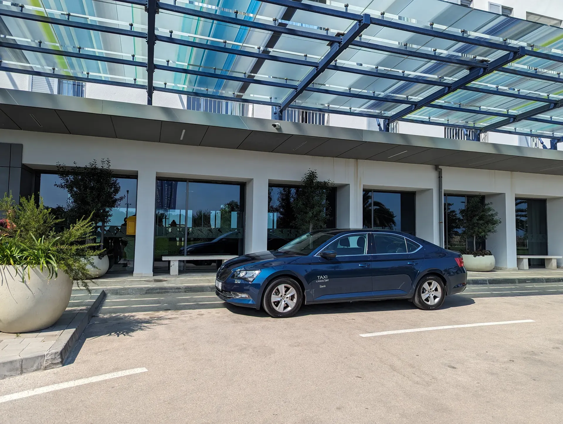 Taxi Zadar - Čiovo: la Škoda Superb di TAXI Antonio sulla costa dalmata