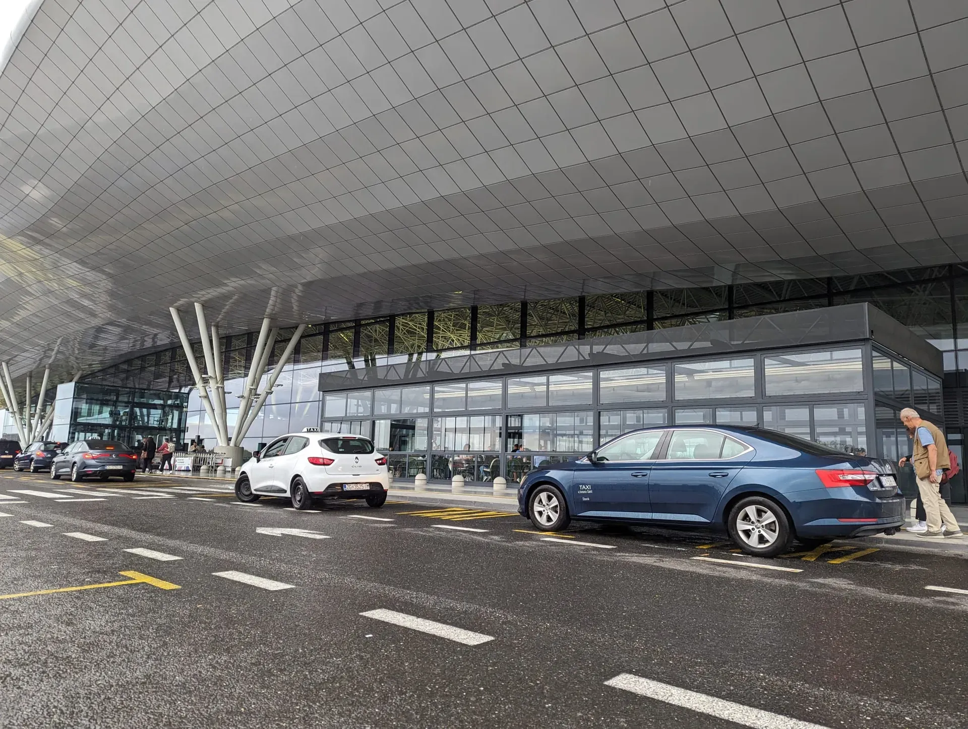 Taxi Zagreb - Šibenik: Škoda Superb von TAXI Antonio an der dalmatinischen Küste