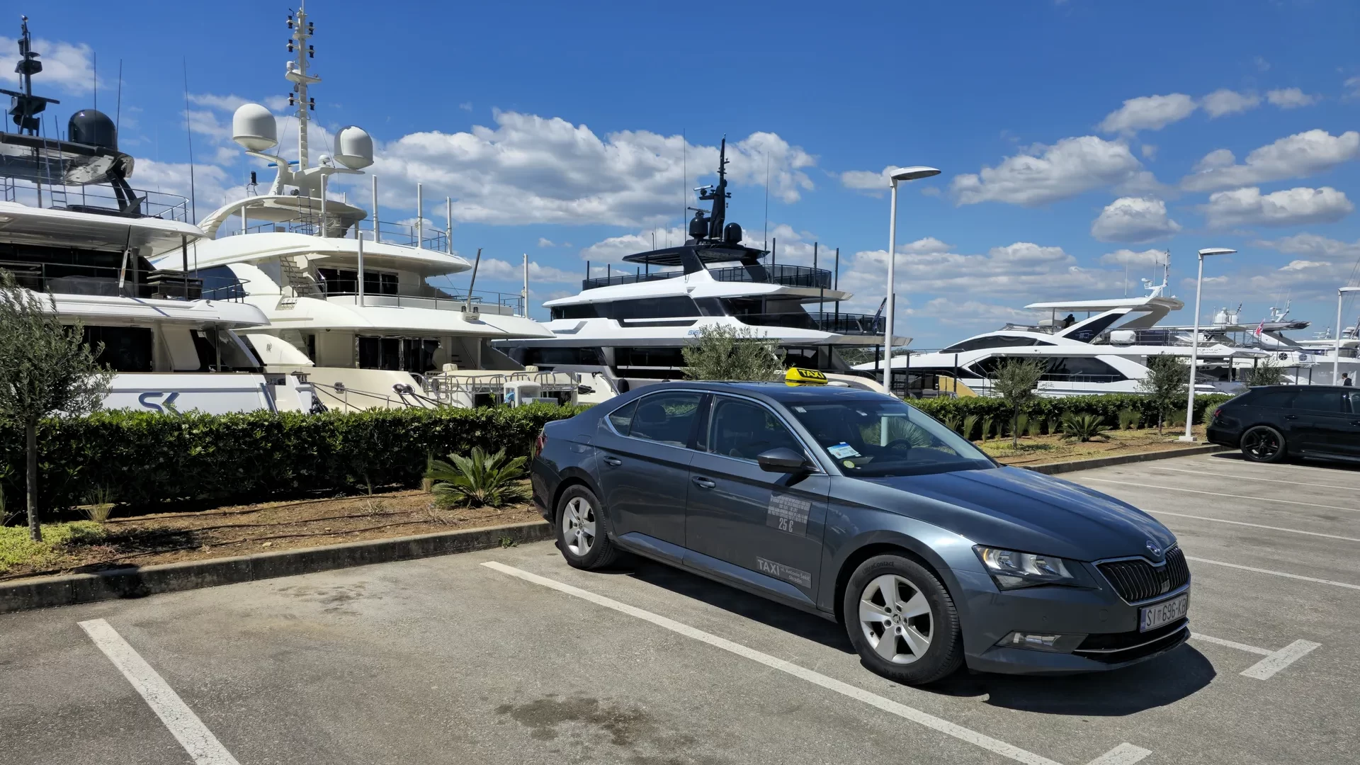 TAXI Antonio Škoda Superb at D-Marin Marina Mandalina Šibenik, private marina transfer service